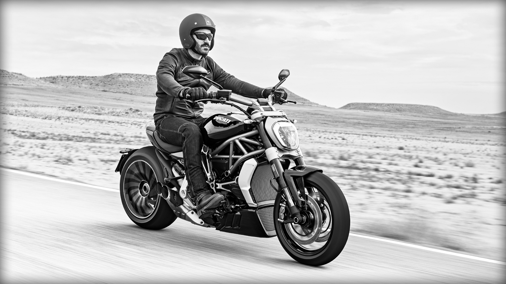 XDiavel-s_2016_Amb-01_1920x1080.mediagallery_output_image_[1920x1080].jpg
