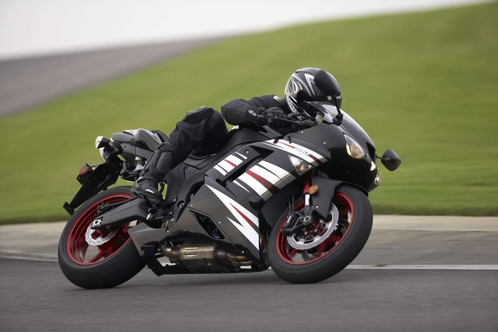 2008-kawasaki-ninja-zx-6r-8_1600x0w.jpg