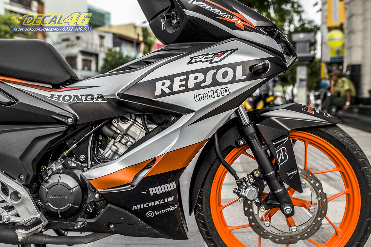 Tem-xe-Winner-X-thiết-kế-Repsol-cam-đen-nhôm-1.jpg