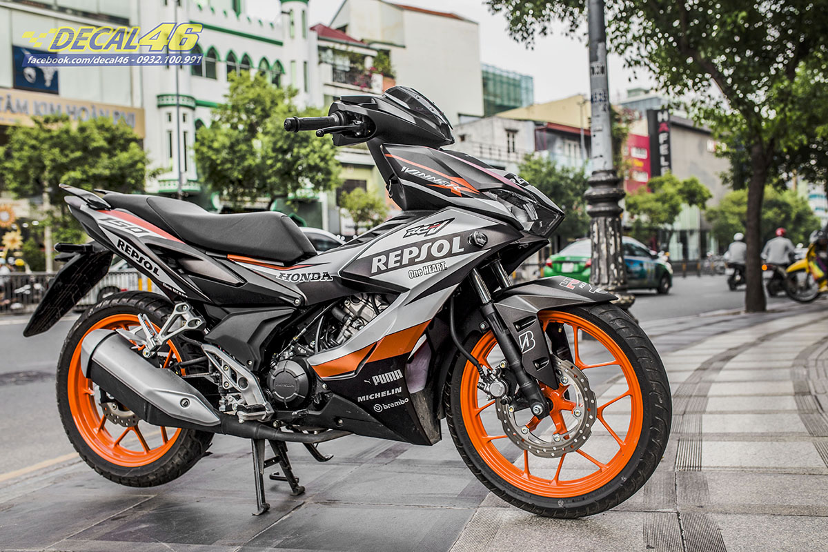 Tem-xe-Winner-X-thiết-kế-Repsol-cam-đen-nhôm-6.jpg