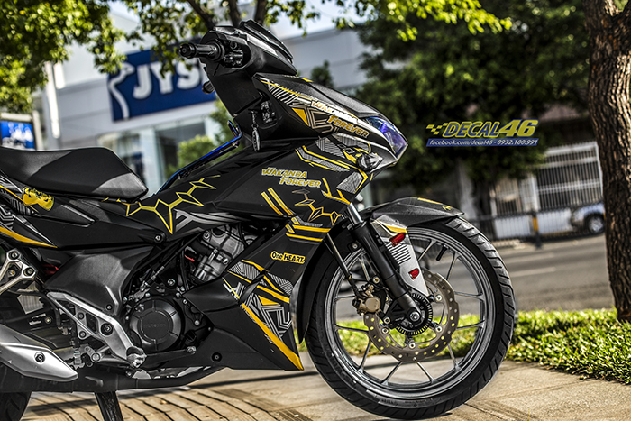 Tem-xe-Winner-X-083-thiết-kế-Black-Panther-đen-bạc-vàng-nhôm-5.jpg