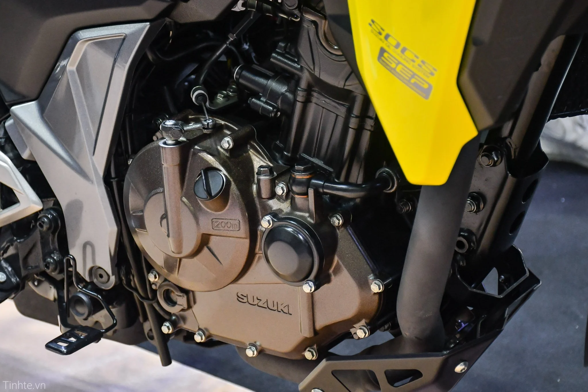 6507502_Suzuki-V-Strom-250-SX-tinhte-4.png