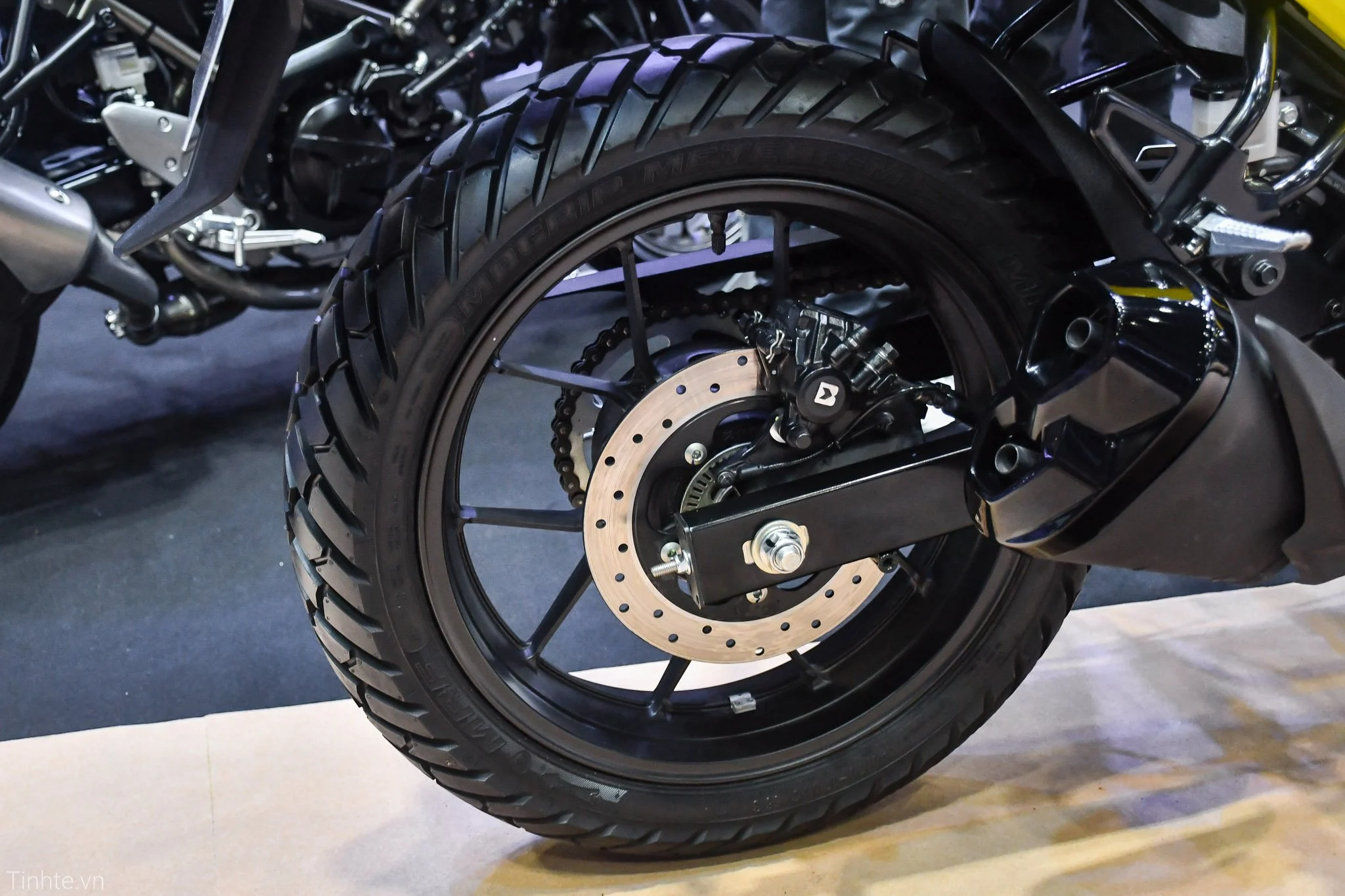 6507501_Suzuki-V-Strom-250-SX-tinhte-2.png