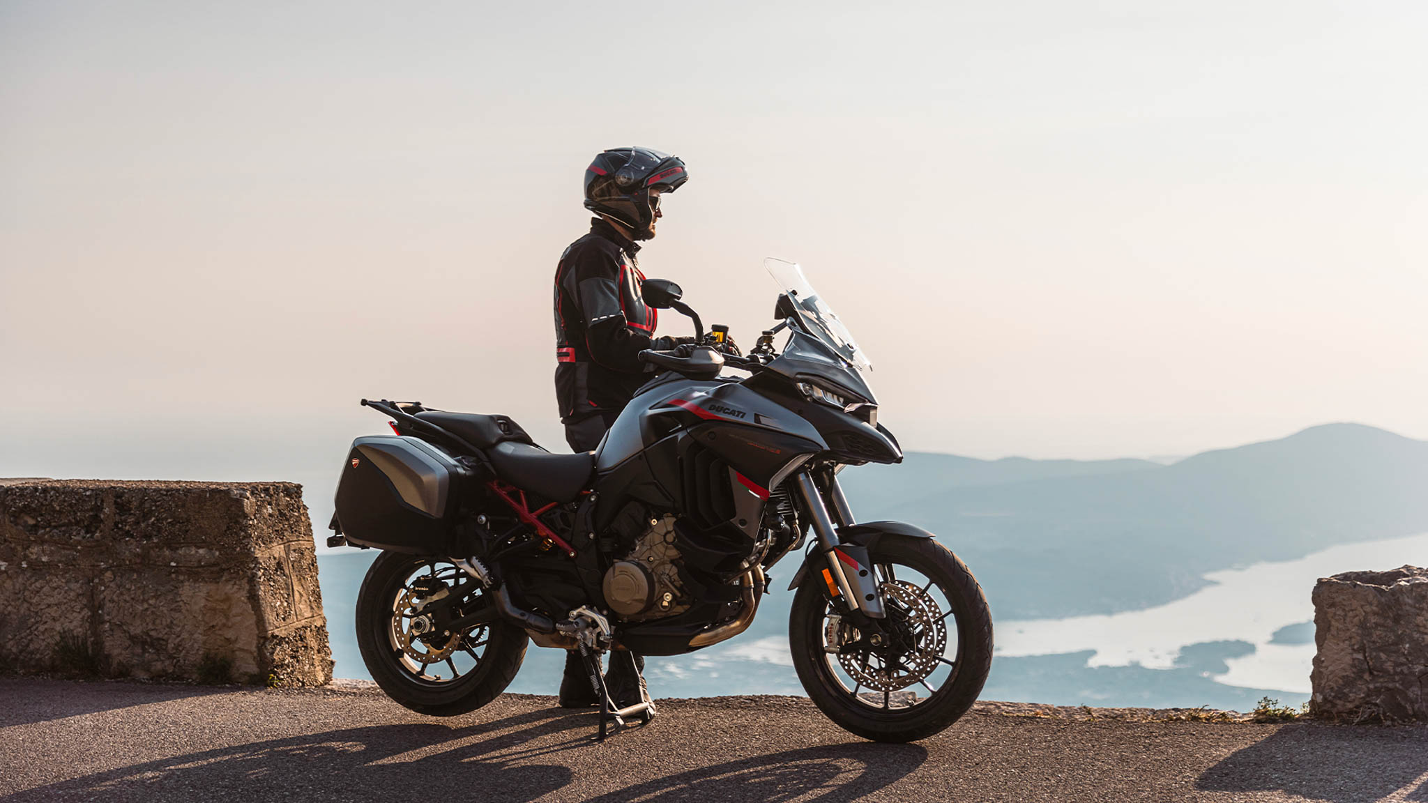 Multistrada-V4 S-Grand-Tour -6.jpg