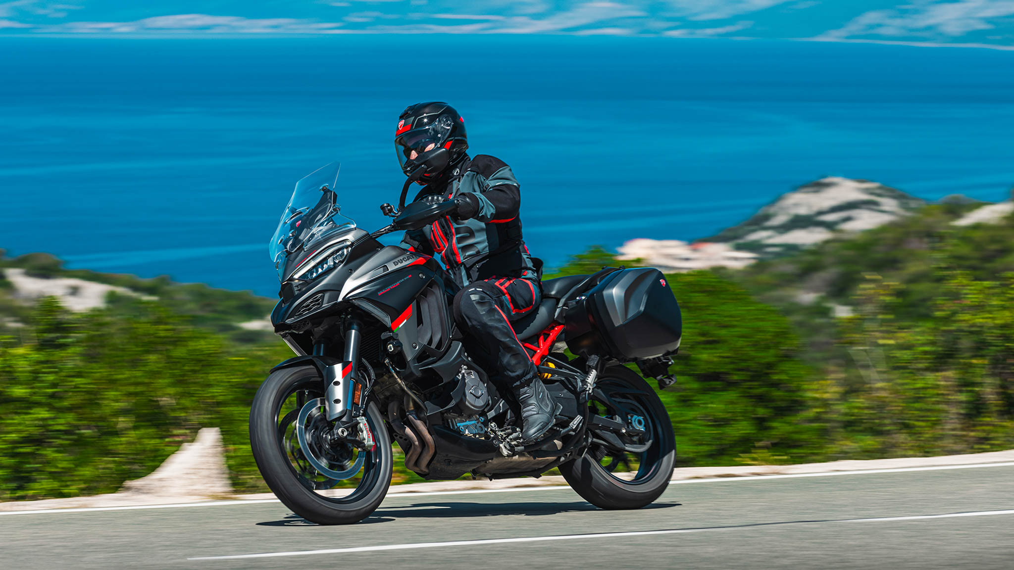 Multistrada-V4 S-Grand-Tour -2.jpg