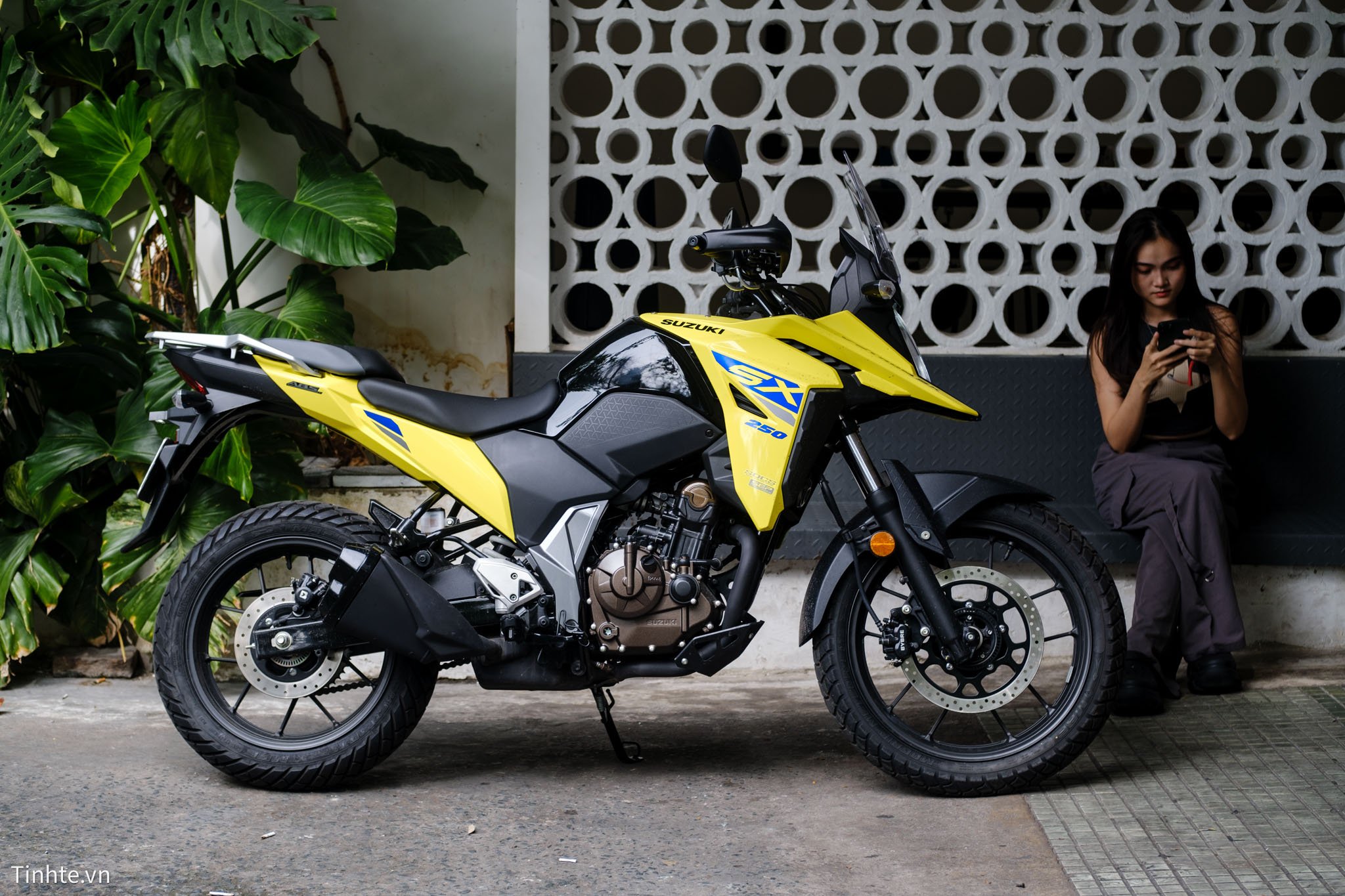 Suzuki-V-Strom-250SX-bikervietnam-2.jpg