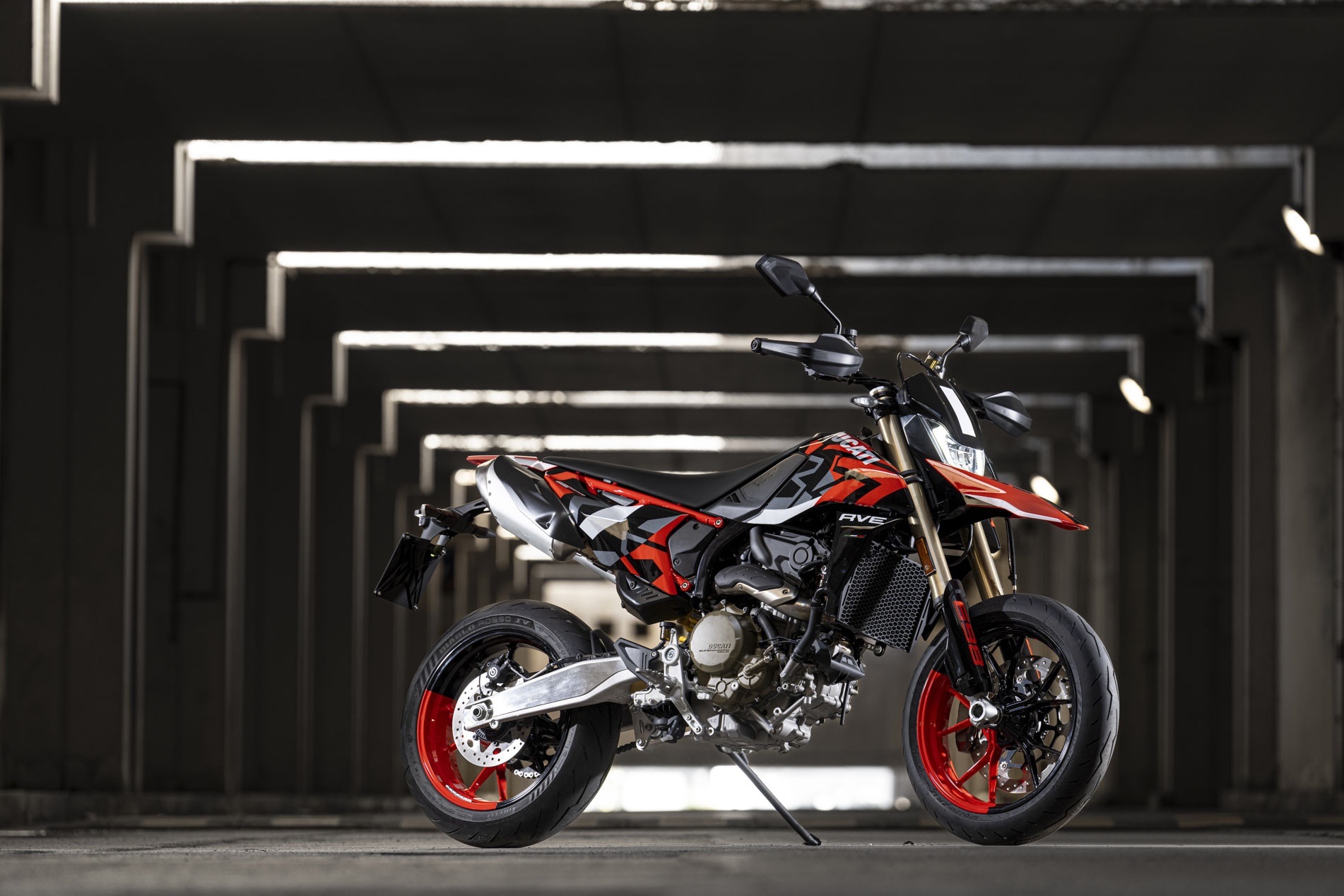 Ducati-Hypermotard-698-Mono-bikervn-12.jpg